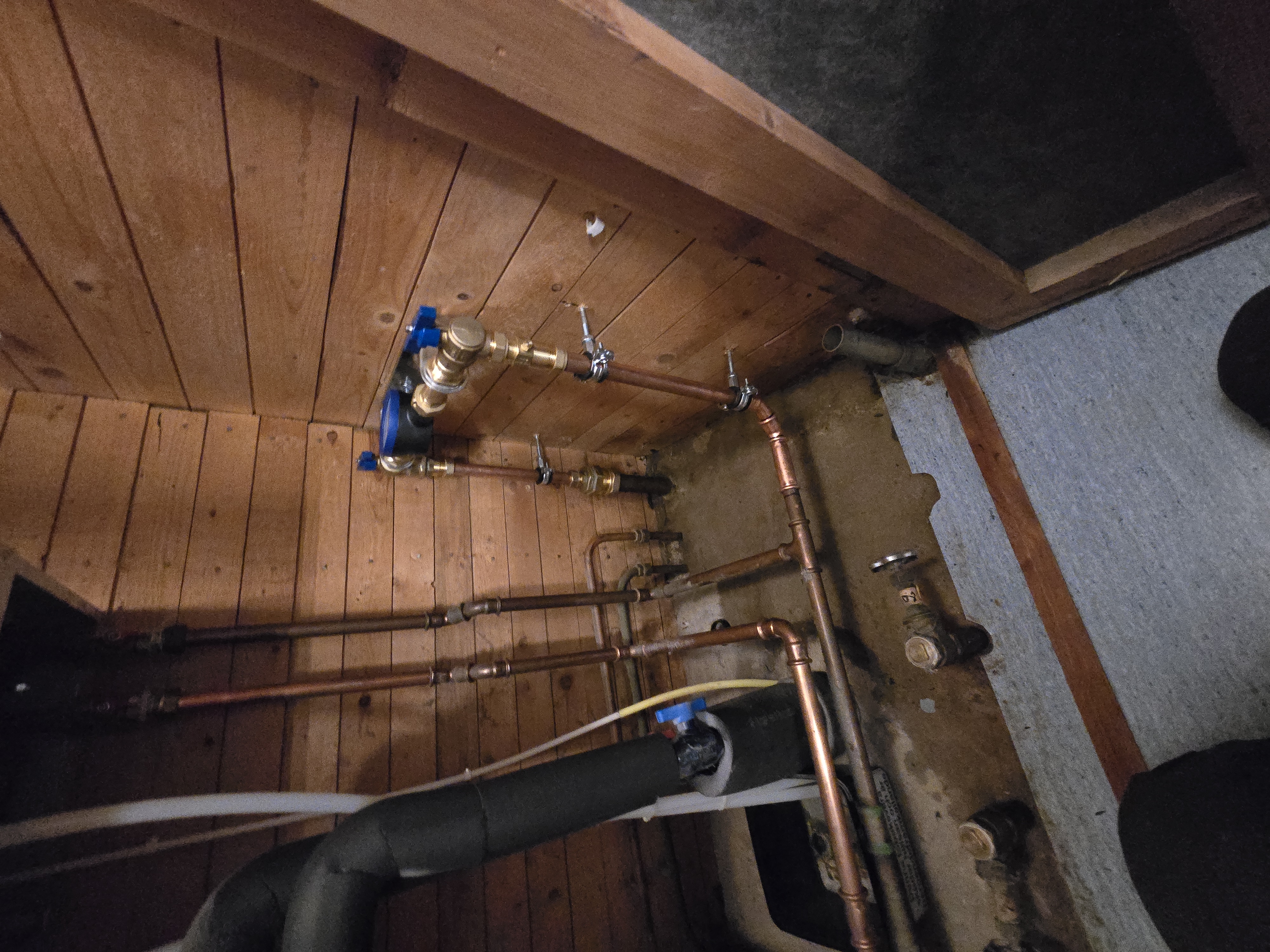 Professionell vatteninstallation med fokus på säkerhet och drift